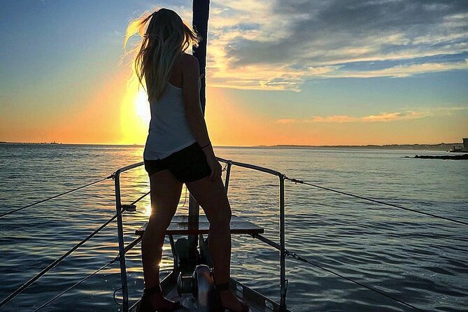 2 Hour Lisbon Sunset and Wine Sailing Tour - Meeting in Lisbon: Alcântara marina instructions matter
