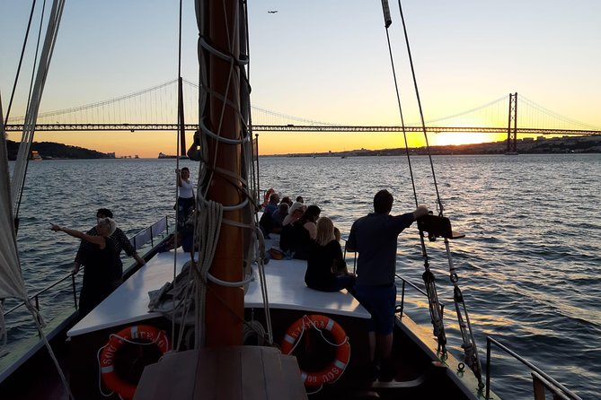 2-Hour Lisbon Traditional Boats Sunset Cruise with White Wine - Discoveries monuments and the modern riverside: MAAT and Padrão dos Descobrimentos