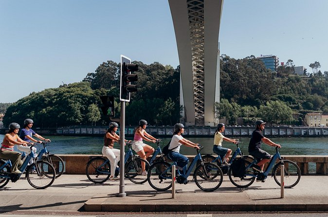 3-Hour Porto Highlights on a Electric Bike Guided Tour - Ribeira Square and Miragaia: The Douro’s Old Core
