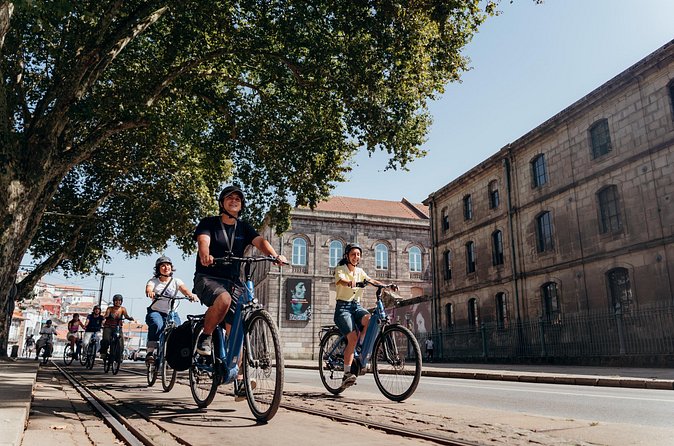 3-Hour Porto Highlights on a Electric Bike Guided Tour - Jardim da Cordoaria: A Garden Stop That Sets Up the Clérigos Area
