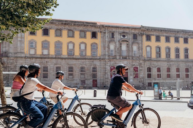 3-Hour Porto Highlights on a Electric Bike Guided Tour - Livraria Lello from Outside: Worth Noting, Worth Timing