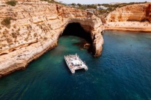 Albufeira: Caves and Coastline Catamaran Cruise to Benagil - São Rafael, Praia da Coelha, and Gale: cliff views that read like a postcard