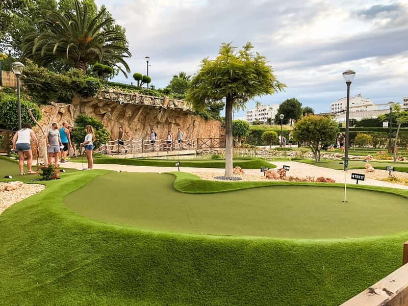 Albufeira: MiniGolf Adventure Park Entry Ticket - Facilities, toilets, shade, and that bar stop