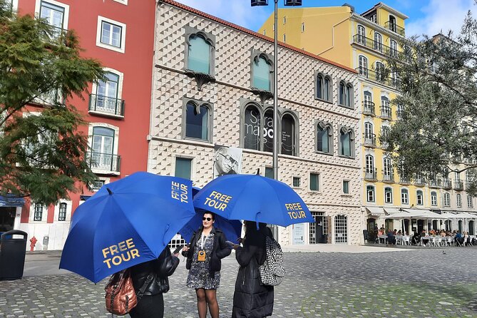 Alfama Tour in Lisbon Old Town - From Casa dos Bicos to Medieval fountains: the first 60 minutes