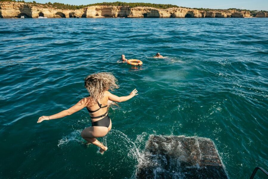 Algarve 3-Hour Caves and Coastline Boat Trip - Getting There and Boarding at Albufeira Marina
