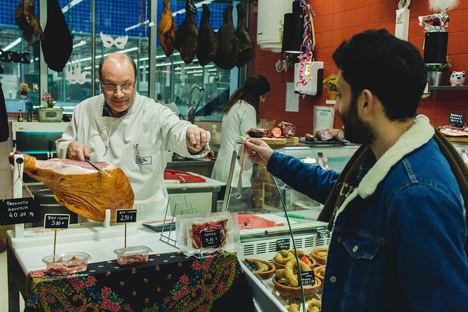 Authentic Food and Wine Tour in Porto by Food Lover Tour - The tasting style: sweet and savory bites that actually teach you