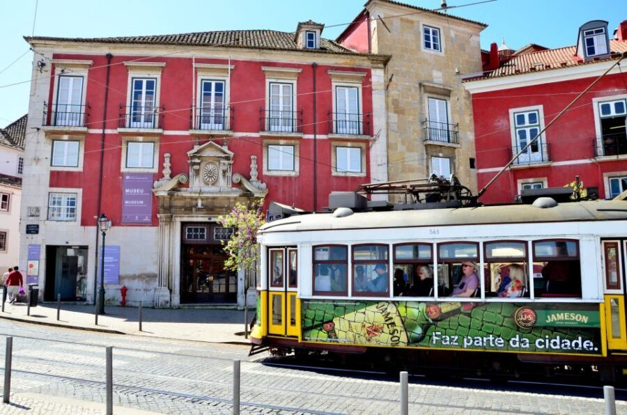Best of Lisbon Walking Tour: Rossio, Chiado & Alfama - Meeting at Rossio Square near D. Pedro IV
