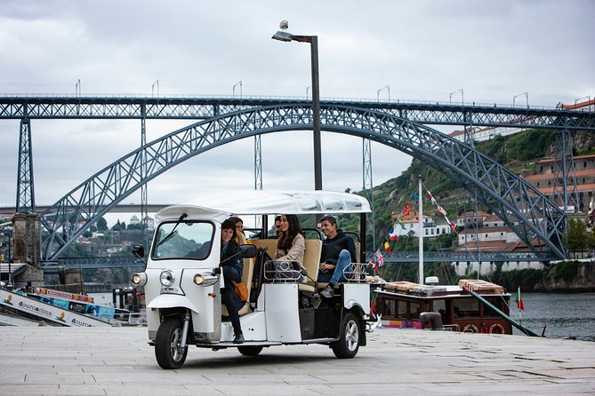 Discover Porto's Highlights on a 2-Hour Private Electric Tuk Tuk - Sé do Porto, Aliados Avenue, and the walkable-corridor vibe