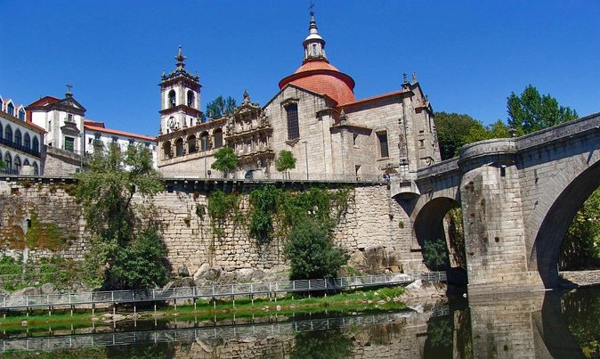 Douro Valley Tour - 3 Wine tastings, Lunch & river Cruise - Why the Douro Valley feels different from Porto