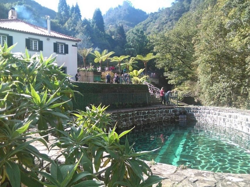 Eastern Madeira: Full-Day Tour with Rum Tasting - Santana’s thatched houses and terraces: traditional Madeira without the museum vibe