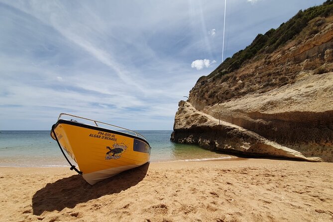 Express Tour - Benagil Cave - Guides and onboard storytelling: English plus a friendly crew dynamic
