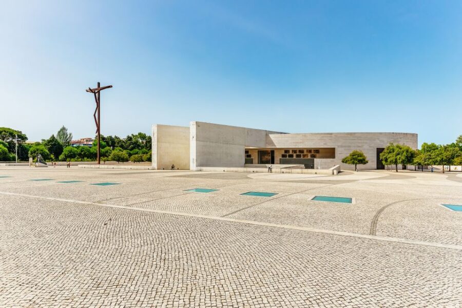 From Lisbon: Fatima Batalha Nazaré & Óbidos Small-Group Tour - Tips That Make the Day Smoother