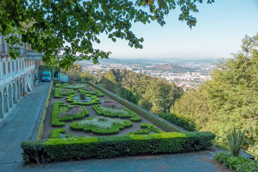 From Porto: Braga and Guimarães Full-Day Trip - Guimarães Castle: the story starts with the walls