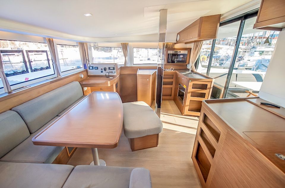 Funchal Bay: Dolphin & Whale Watch Luxury Catamaran Cruise - Sailing past Madeira’s coastline: the relaxed return matters