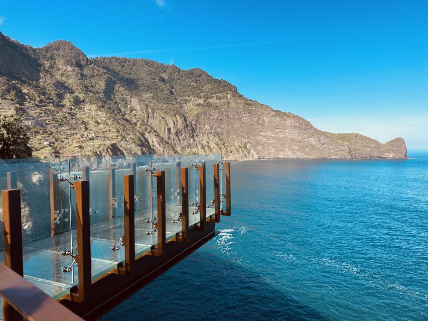 Funchal: East Madeira Island Guided Tour & Laurissilva Walk - Santana Houses: iconic triangular thatched homes and a self-guided stroll