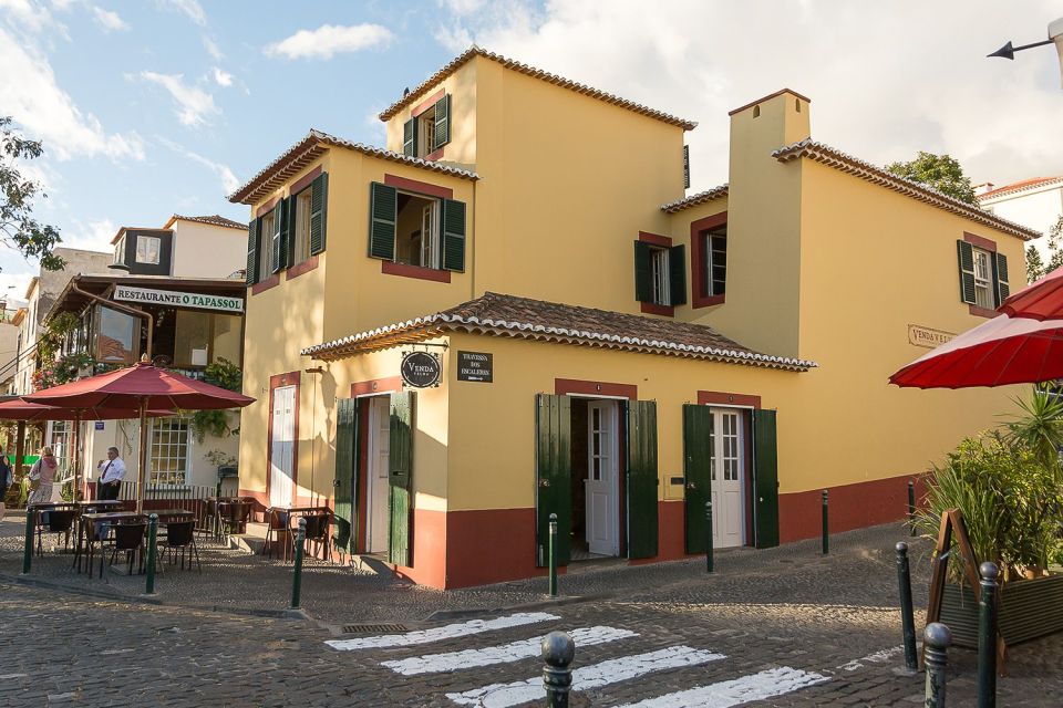 Funchal: Old Town Walking Tour - Funchal City Hall stop: a quick detour with big meaning