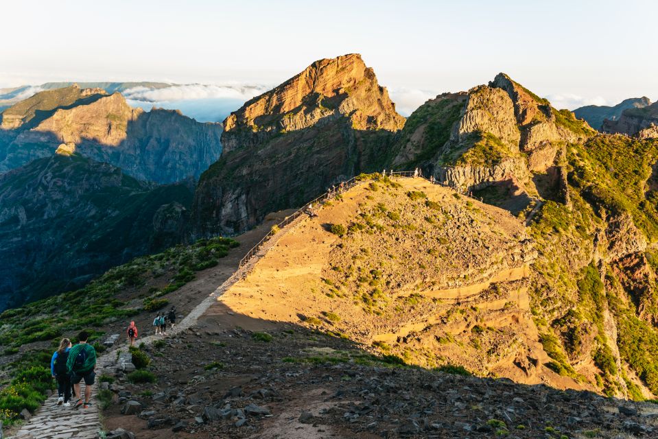 Funchal: Pico do Arieiro Sunrise Hiking Transfer - Madeira dawn at Pico do Arieiro: what makes the start special
