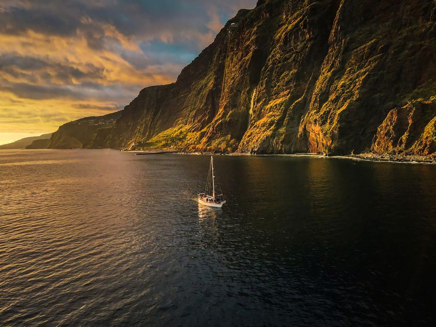 Funchal: Sunset Sailing Tour - Cabo Girão swim and snorkel stop: the star moment