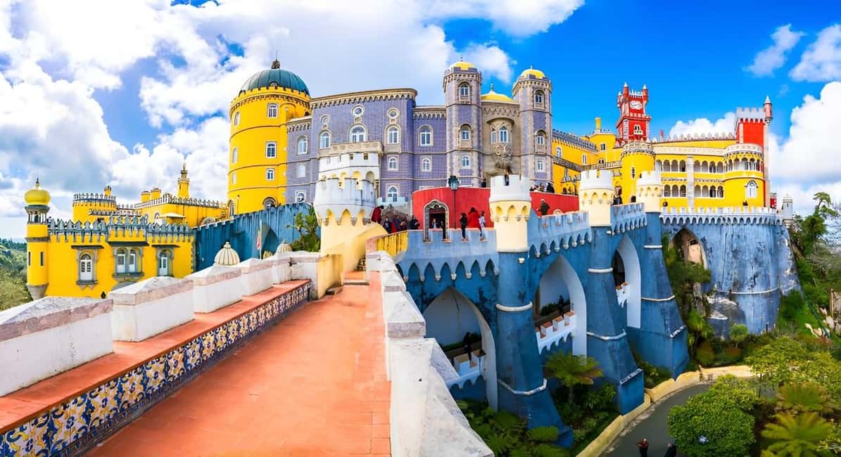 Lisboa: Sintra, Pena, Regaleira, Roca Coast, & Cascais Tour - Key highlights that make this tour work
