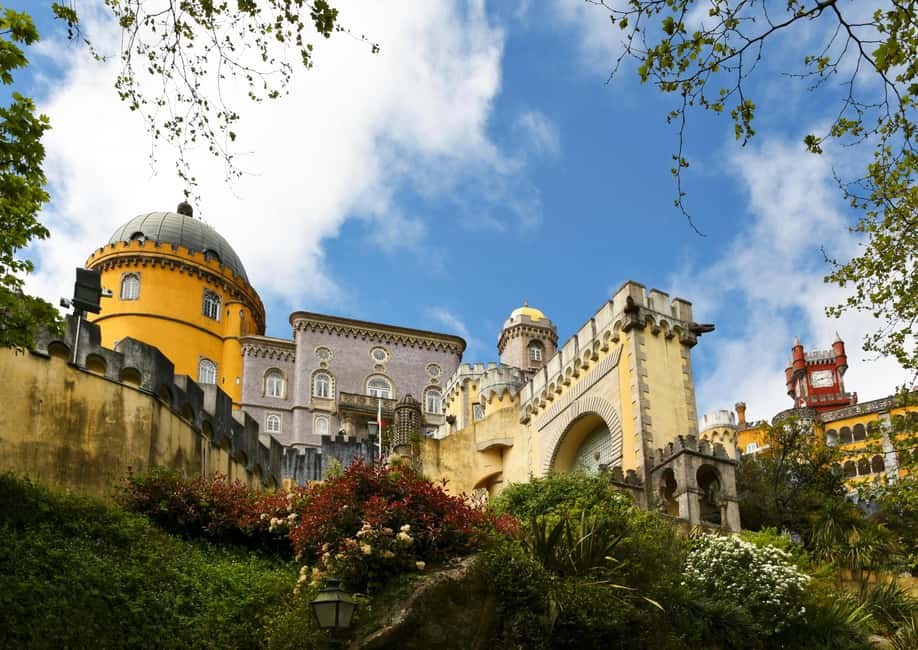 Lisboa: Sintra, Pena, Regaleira, Roca Coast, & Cascais Tour - Pena Palace: the “Portuguese Neuschwanstein” moment and why the timing matters