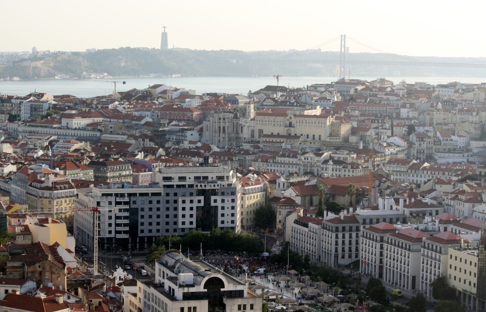 Lisbon: 3-Hour Tour by E-Bike - Alfama Quarter by e-bike: narrow streets, big character