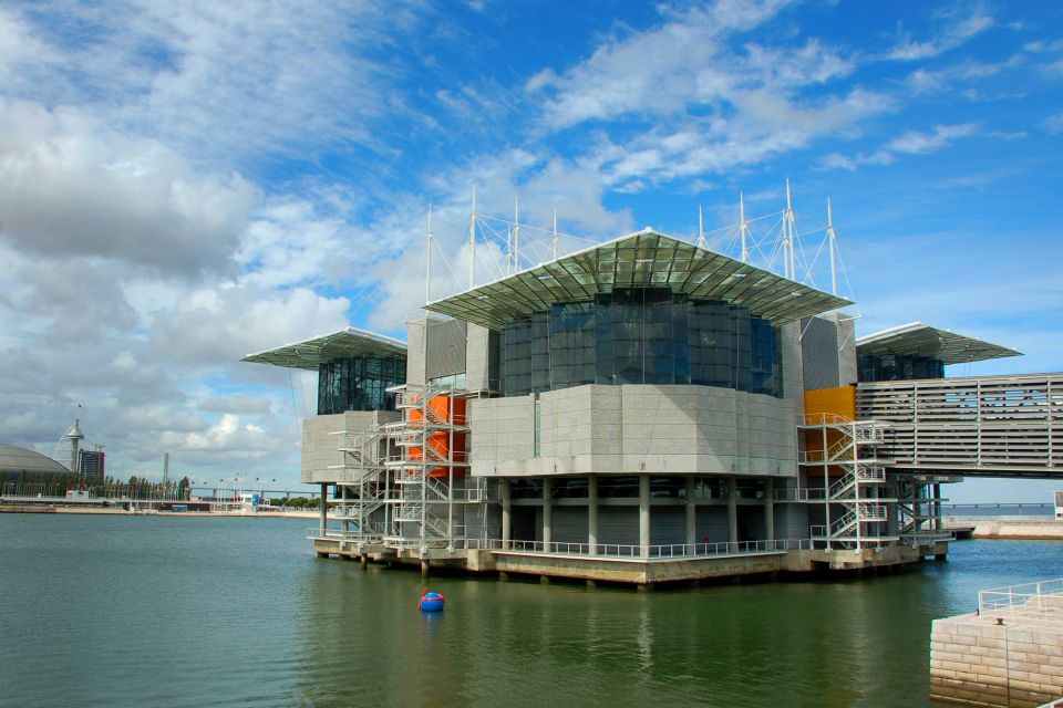 Lisbon: 3-in-1 Hop-On Hop-Off Bus and Tram Tours - Modern Lisbon route: Avenida da Liberdade to Azulejos and Oceanário
