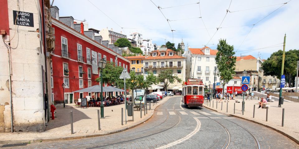 Lisbon: 3-in-1 Hop-On Hop-Off Bus and Tram Tours - Audio guide: how it helps you read Lisbon street by street