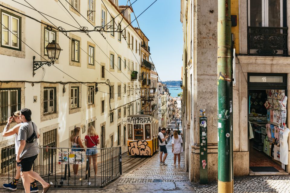 Lisbon: 72/96-Hour Hop-On Hop-Off Bus, Tram & Boat Ticket - Yellow Boat on the Tagus: one-way, scenic, and timed to match your day