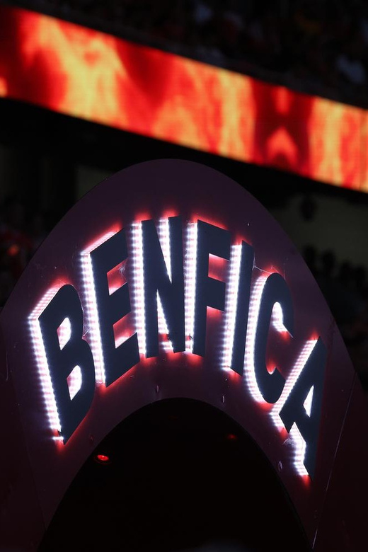 Lisbon: Benfica Luz Stadium Tour with Souvenir Scarf - Visitor’s Changing Room and the Tunnel: The Game-Side Walkthrough