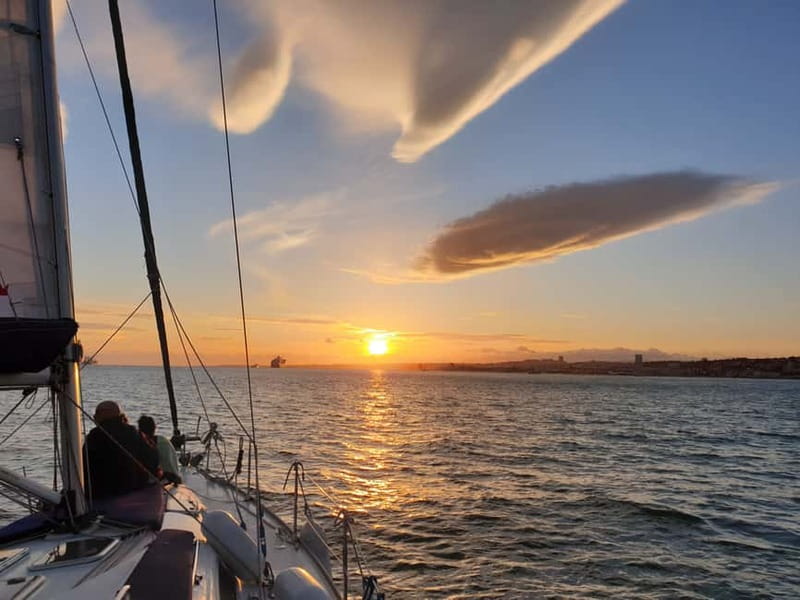 Lisbon: Daytime or Sunset Boat Cruise with History and Wine - What the Boat Experience Feels Like on the Tagus