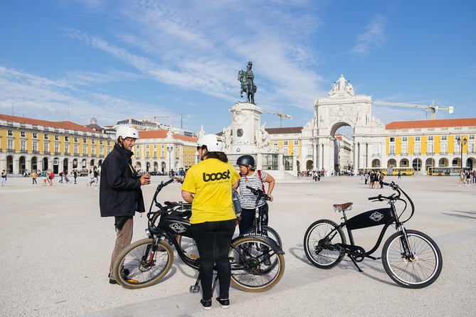 Lisbon E-Bike Tour Commerce Square, Mouraria and Alfama - Alfama: medieval streets with fado in the walls