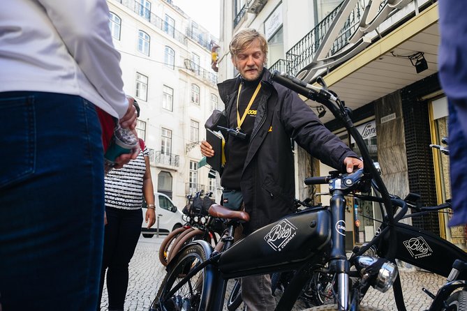 Lisbon E-Bike Tour Commerce Square, Mouraria and Alfama - Commerce Square: Lisbon after 1755, in 10 minutes