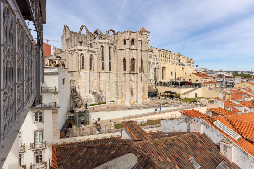 Lisbon: History, Stories and Lifestyle Walking Tour - Coffee, cake, and the small comfort that keeps the tour human