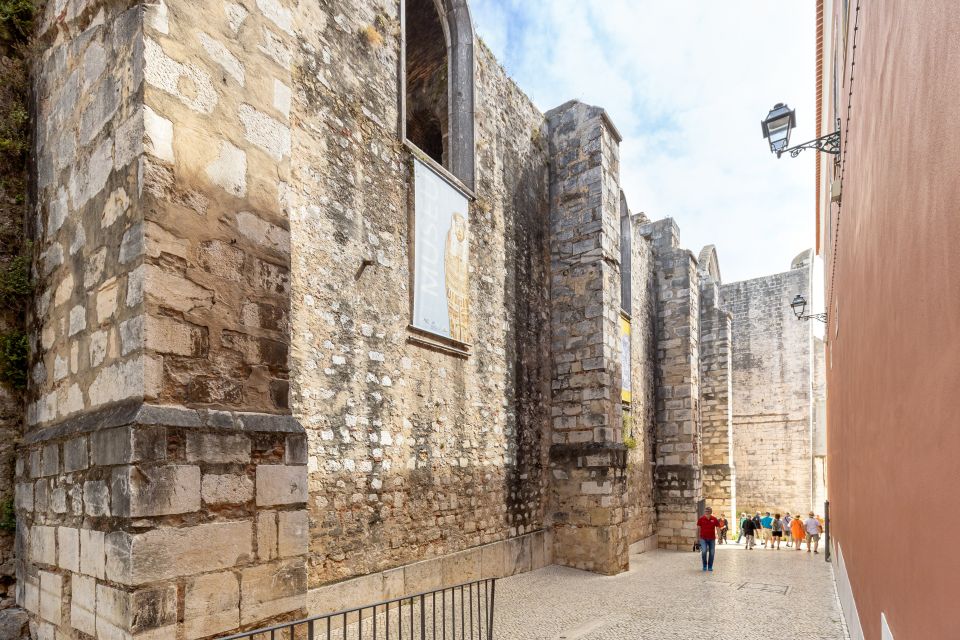 Lisbon: History, Stories and Lifestyle Walking Tour - Santa Justa and Baixa: a Gothic Revival viewpoint plus the city center feel