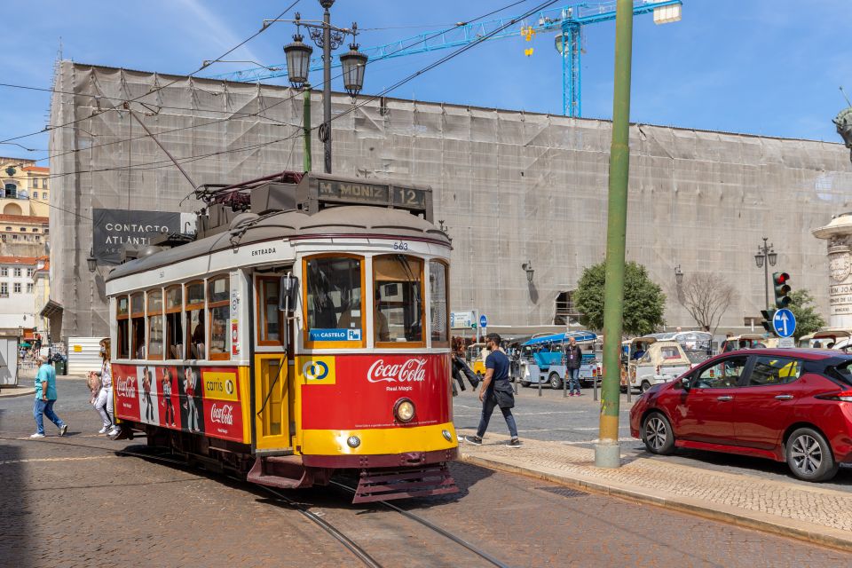 Lisbon: History, Stories and Lifestyle Walking Tour - Miradouro São Pedro de Alcântara: where the geography clicks