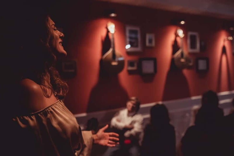 Lisbon: Live Fado Show with Port Wine at Lisboa em Fado - Getting There: Finding Rua do Crucifixo 84 in Baixa Chiado