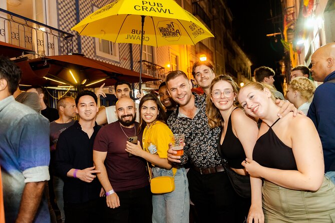 Lisbon: Pub Crawl with Open Bar, Shots & VIP Club Entry - Stop 1: Praça Luís de Camões and the Pink Street Start