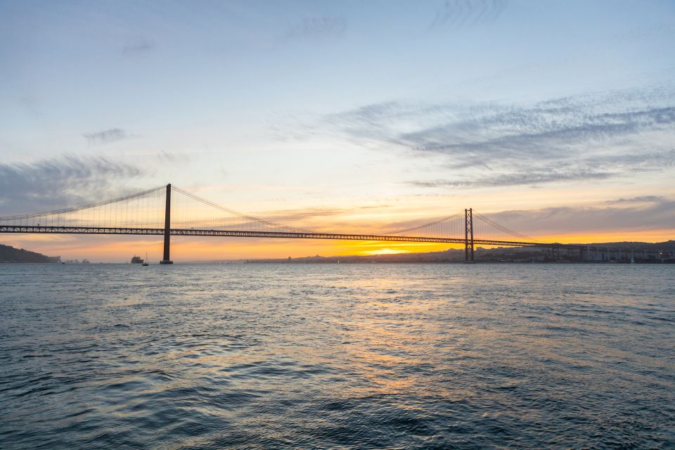 Lisbon: Sailing Tour on the Tagus River - Group size and boat type: why your experience might feel different than you expect