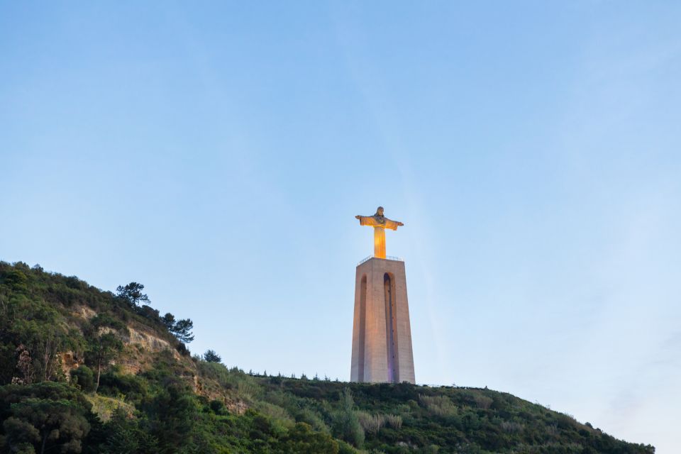 Lisbon: Sailing Tour on the Tagus River - What to bring (and what to wear): small details that prevent big annoyances