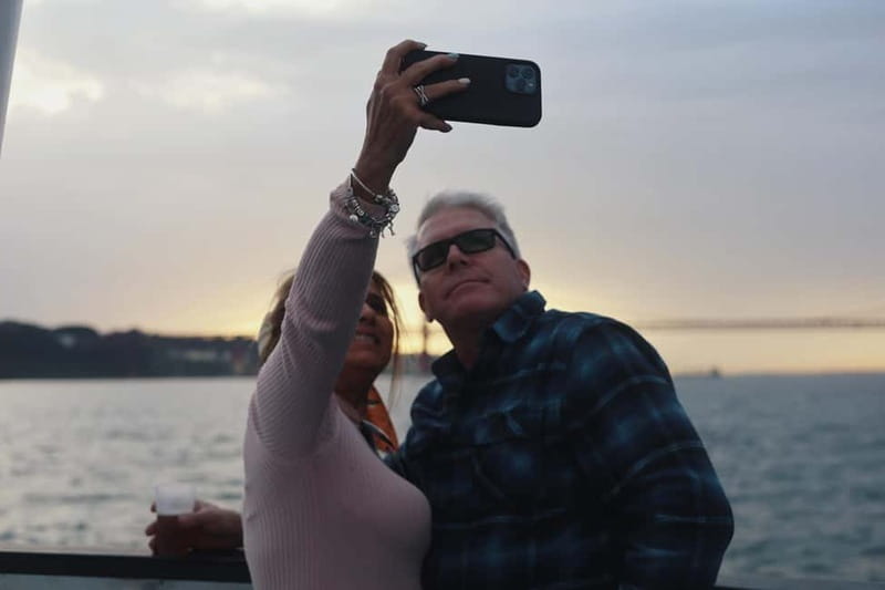 Lisbon: Sunset Boat Tour with Music and Drinks - Timing, Clothes, and Photos: Make the Sunset Easier