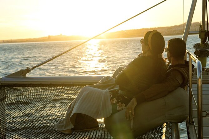 Lisbon: Sunset Catamaran Boat Tour with Music and Drinks - Photo strategy: making the most of 90 minutes on the water