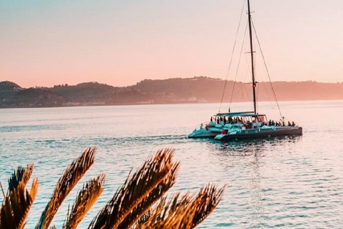 Lisbon: Sunset Catamaran Boat Tour with Music and Drinks - Drinks, music, and the onboard comfort checklist