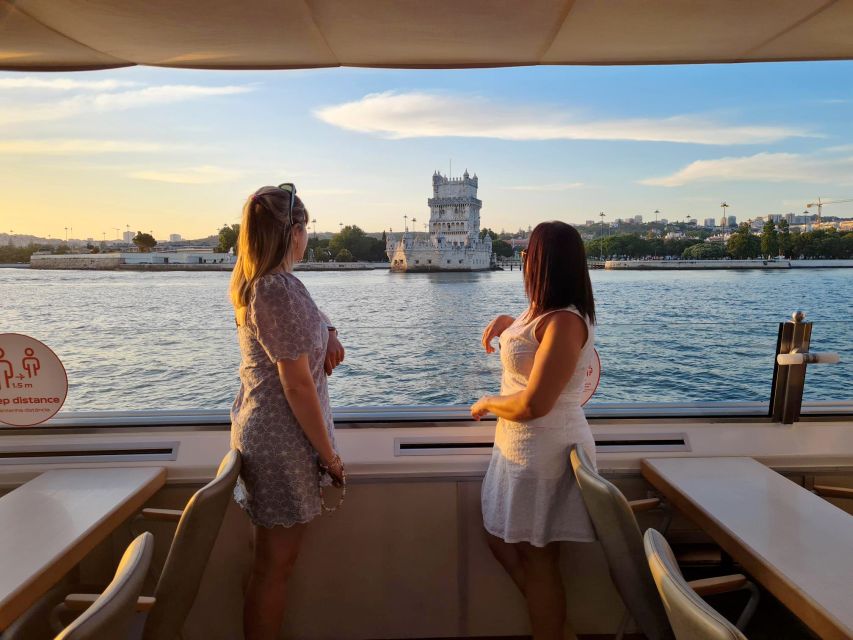 Lisbon: Sunset Cruise with Welcome Drink and Snacks - The 25 de Abril Bridge at Golden Hour: Why Timing Matters