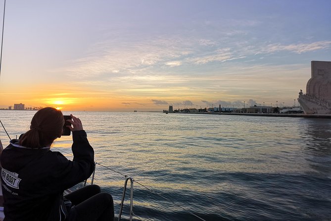 Lisbon Sunset Sailing Tour on Luxury Sailing Yacht with 2 Drinks - How the Sunset Moment Works (and What If It’s Windy or Cloudy)