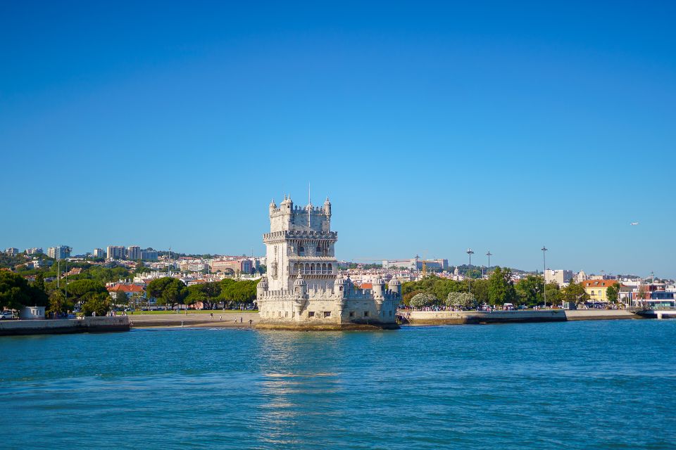 Lisbon: Tagus River Cruise with Welcome Drink - Entering Estação Fluvial Sul e Sueste: finding the right counter