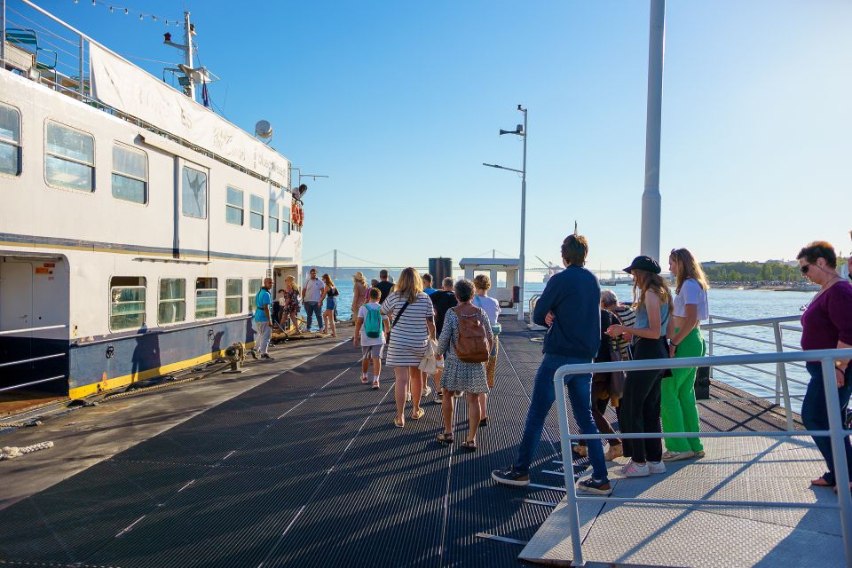 Lisbon: Tagus River Cruise with Welcome Drink - Blue Cruises app audio: headphones and seat strategy that actually matters