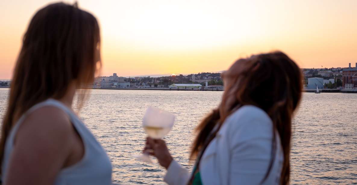 Lisbon: Tagus River Sunset Tour with Snacks and Drink - Sundeck strategy: getting the best views without losing your spot