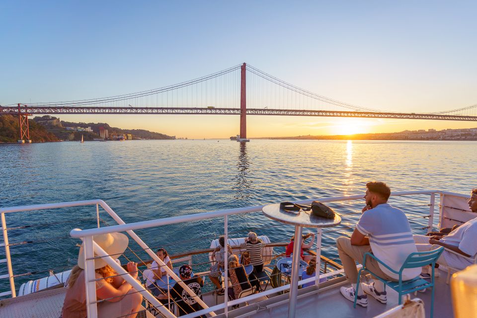 Lisbon: Tagus River Sunset Tour with Snacks and Drink - The route in plain language: what you see and why each stop matters
