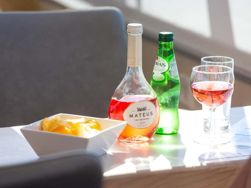 Lisbon: Tejo River Sightseeing Cruise - The Onboard Bistro: Snacks, Drinks, and a Real Break from Walking