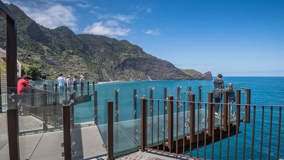 Madeira Funchal:East Tour Pico Arieiro & Santana&Laurissilva - Santana’s thatched homes: charming village, easy wander, good photo angles